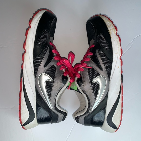 Nike Black and Pink Shoes - Picture 9 of 10